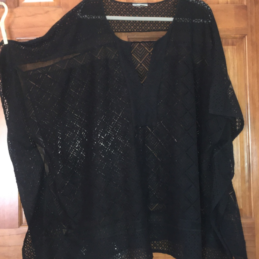 Fun Blk Weave & Mesh Top & Tank plus FREE Earrings